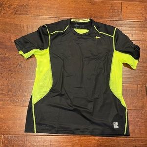 Men’s Nike Combat workout tee yellow black dri-fit XL
